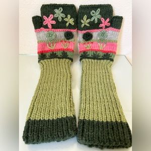 Women’s 100% Alpaca Wool knitted mittens- wrist warmers.